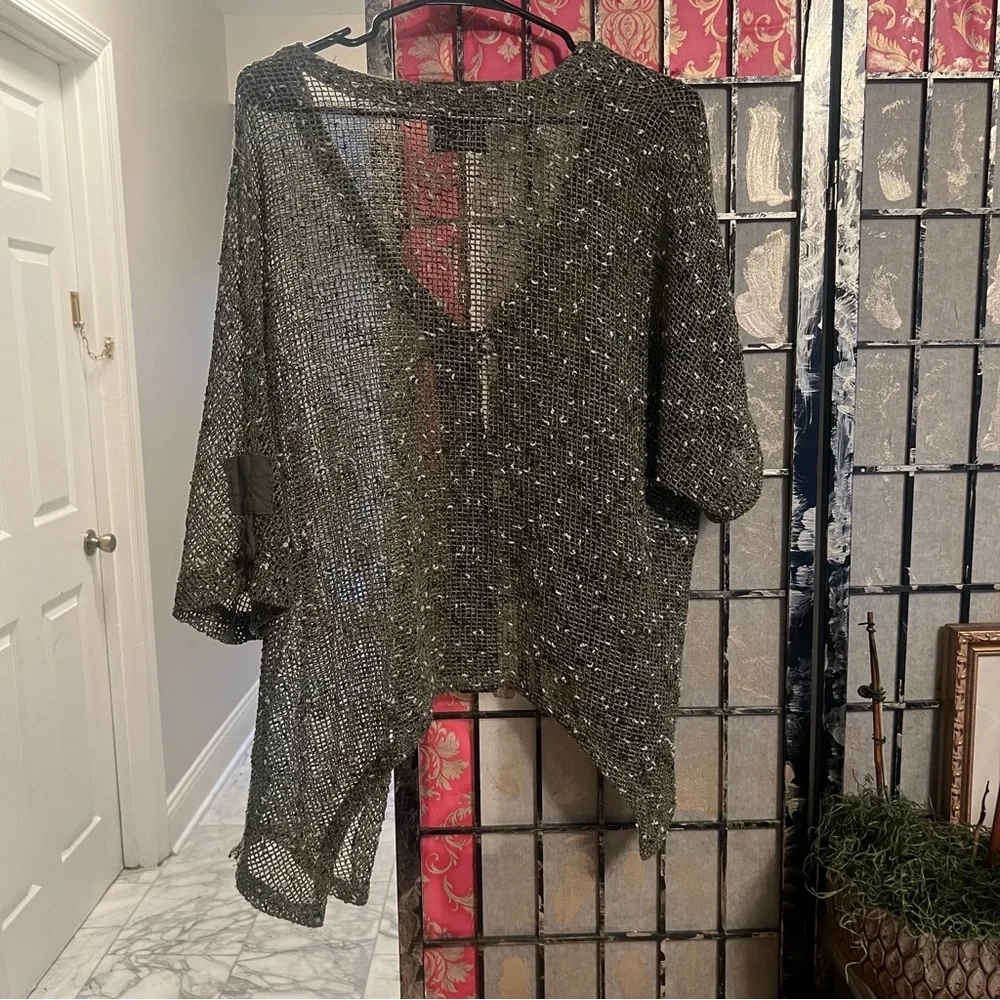 Isabel Taveres Net Pointed Hem Cárdigan Forest Green 2 Button Front Closure OS - Picture 10 of 15